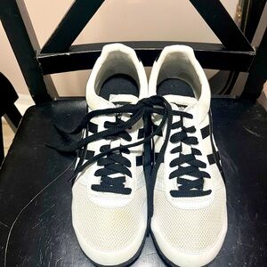 Womens Size 7.5 Onitsuka Tiger Running Shoes